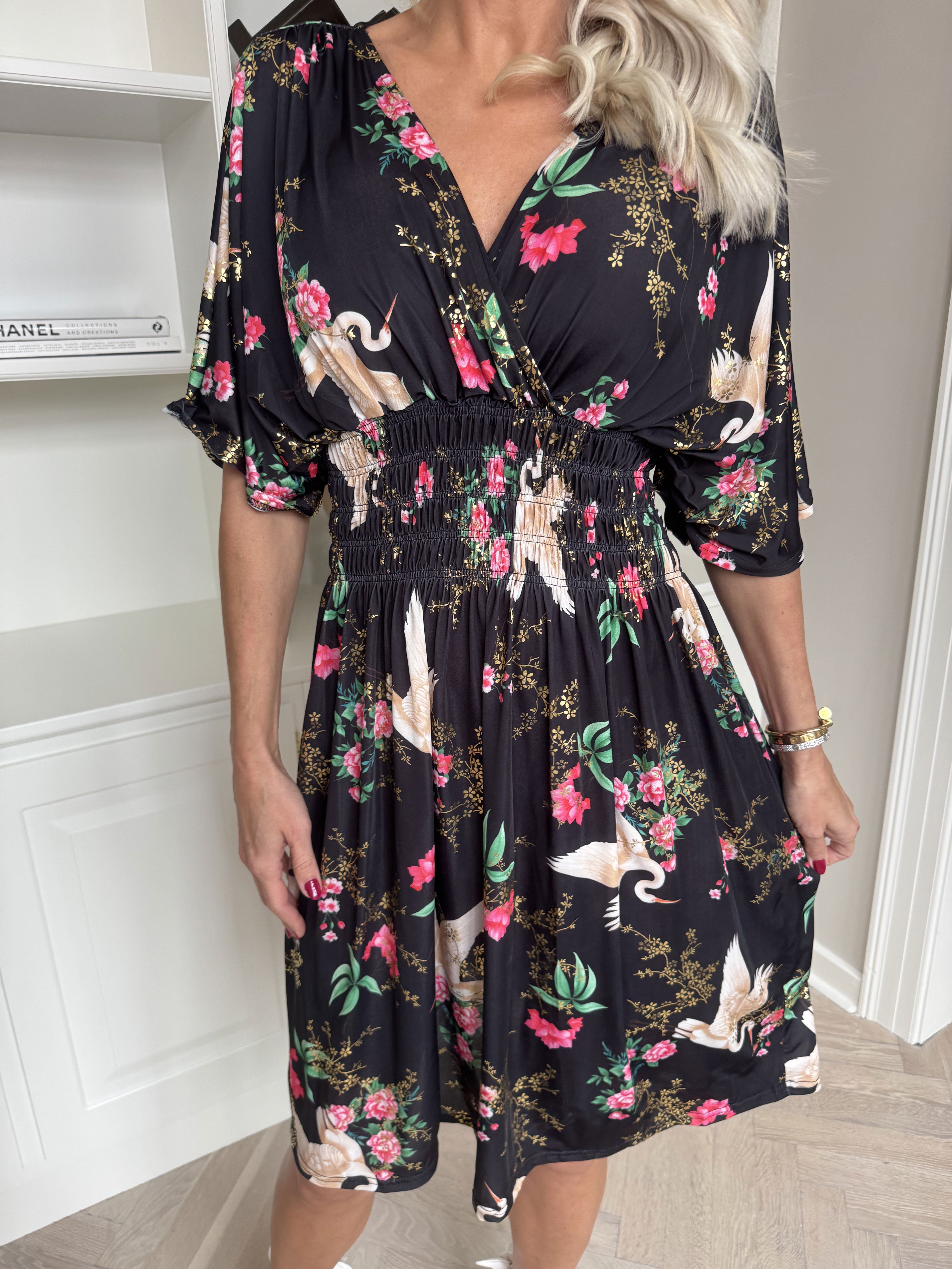 Pams Fly Short - Elastisk klänning med blommor och fåglar